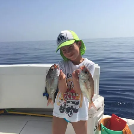 Professional Fishing Trip In בית נופש אלאניה