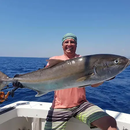 Professional Fishing Trip In אלאניה